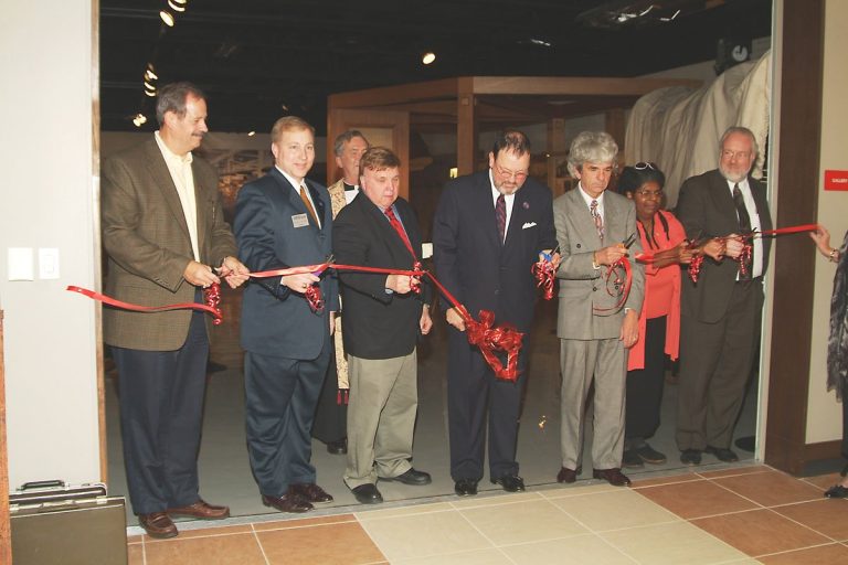 2005-RibbonCuttingCharleneRuleGOOD